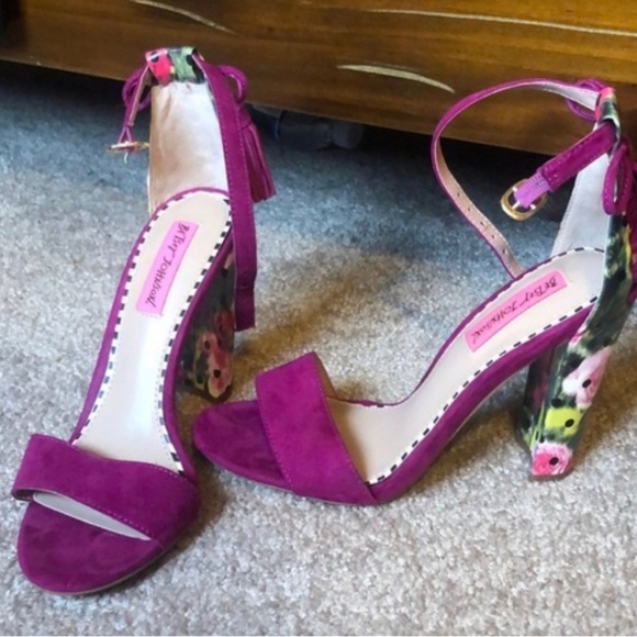 Pink Betsy Johnson Size 10 suede - Picture 3 of 3